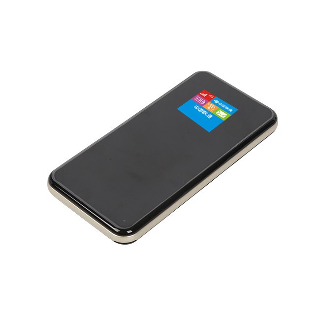 LCD ディスプレイ画面とパワーバンクルータ